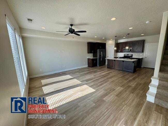 Foto del edificio - Woodland Estates Townhome