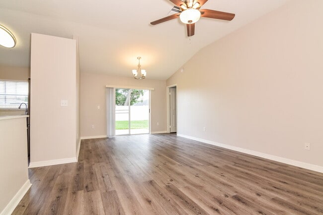 Foto del edificio - 2028 Cattleman Dr