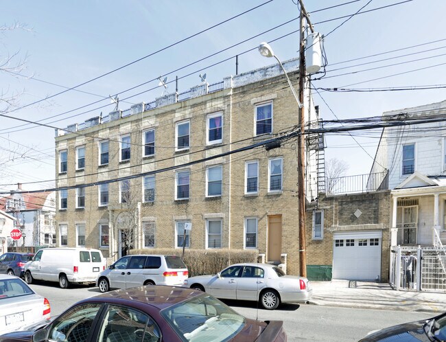 Building Photo - 801 E 226th St