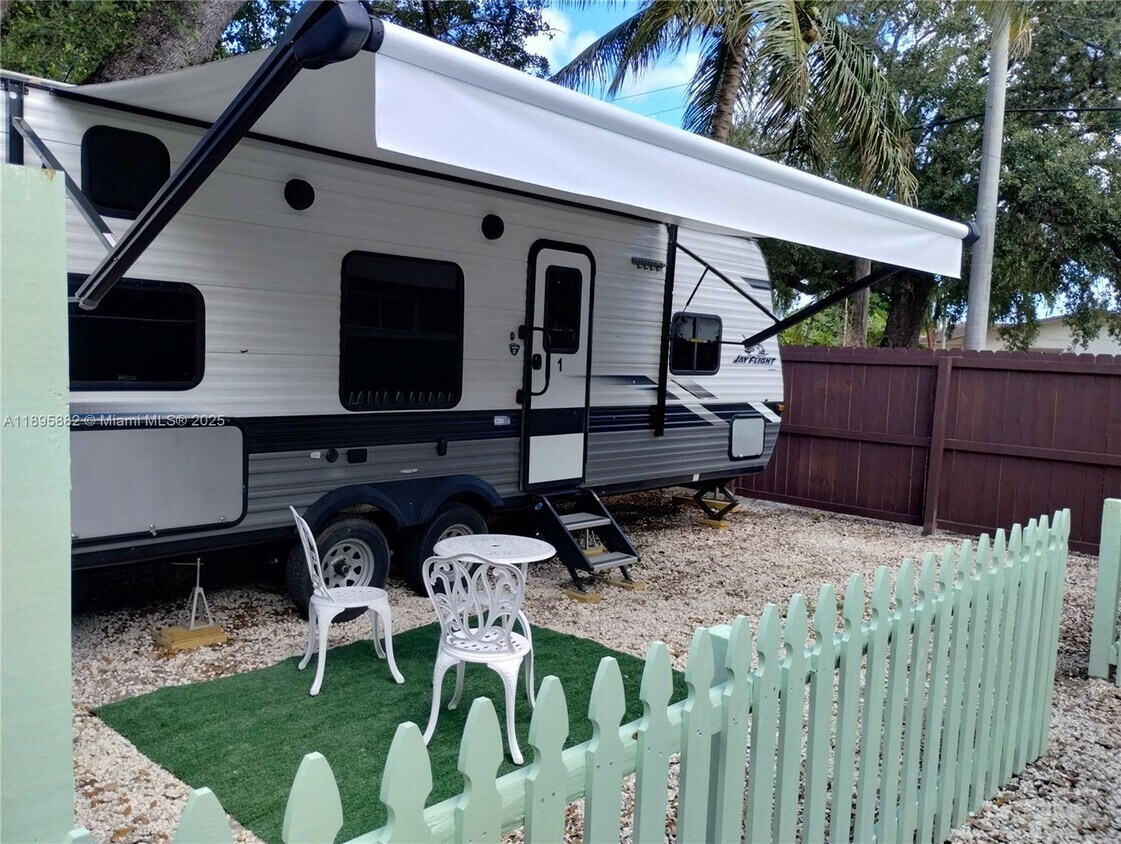 Foto principal - 125 NE 184th Terrace