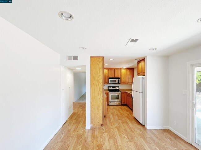 Building Photo - 589 Odin Dr