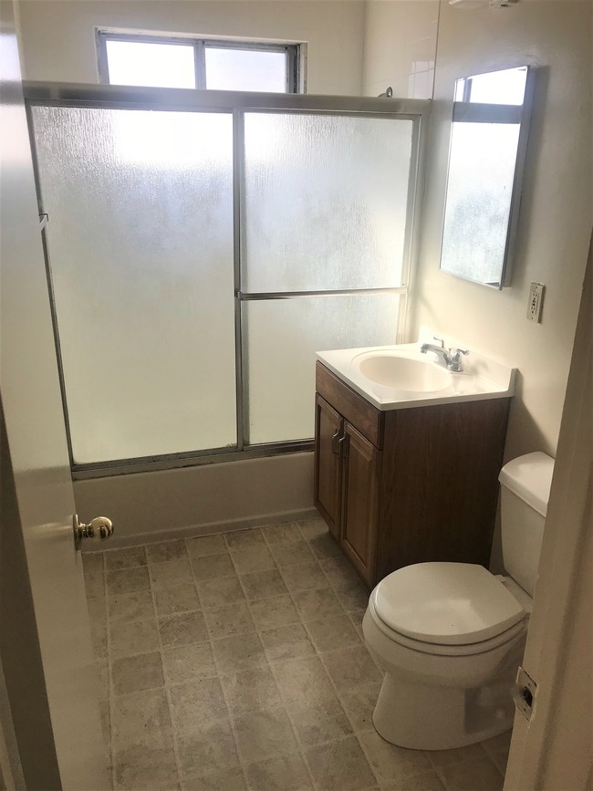 Foto del edificio - 3345 Artesia Blvd