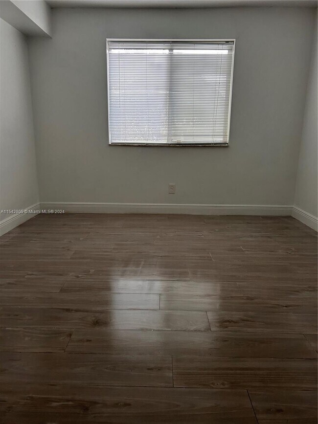 Building Photo - 745 NW 92nd Ave