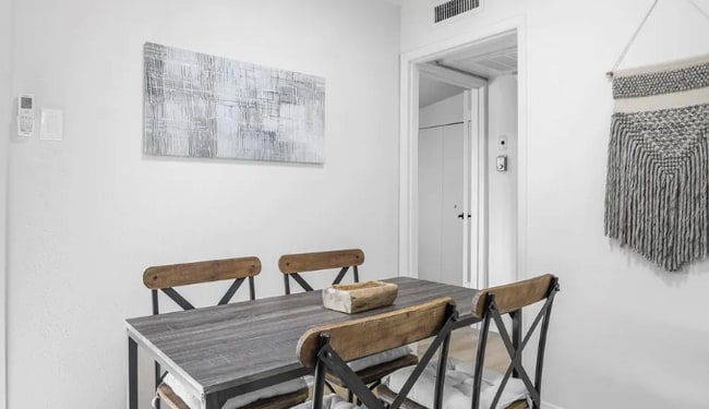 Foto del edificio - 2627 Douglas Ave