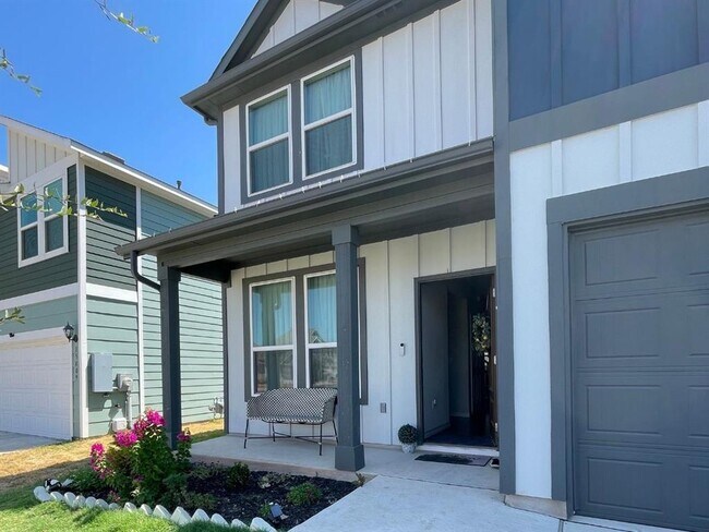 Building Photo - 15807 Crissom Ln
