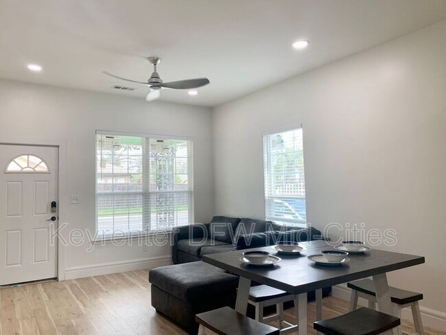 Photo - 1512 W Twelfth St House