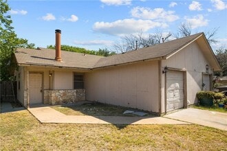 Building Photo - 906 Country Aire Dr