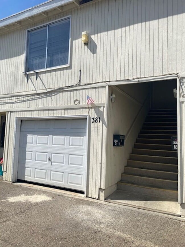 Building Photo - 381 Alice St