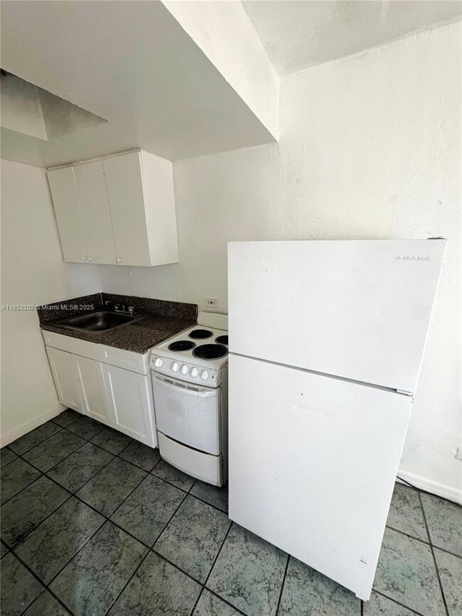 Building Photo - 840 NW 70th St