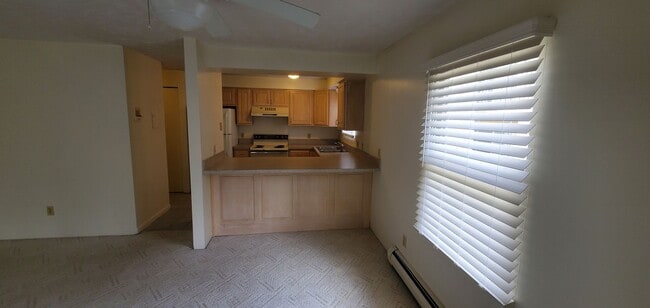 Building Photo - Spacious 3 Bedroom Condo Near Downtown Tra...