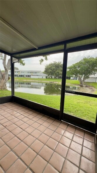 Building Photo - 873 Crystal Lake Dr