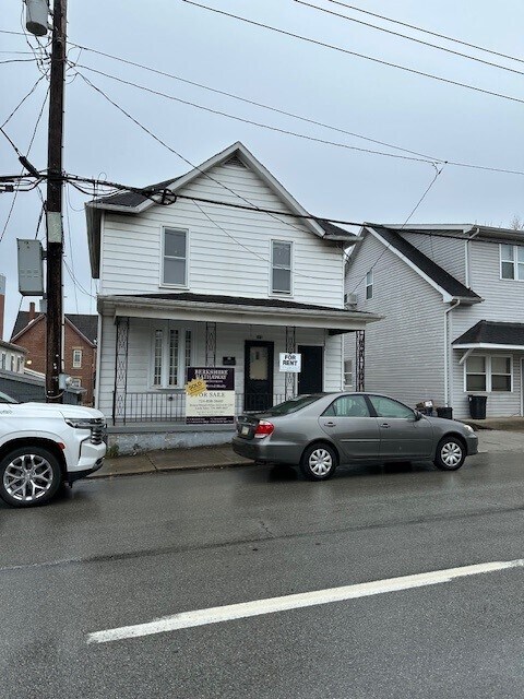 Building Photo - 616 W Otterman St