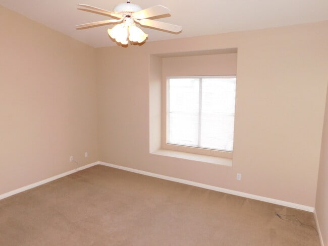 Building Photo - 2 Bed/2 Bath in Guard Gated Painted Desert