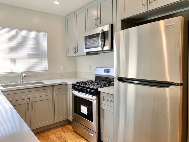 Foto del edificio - 1425 N Harper Ave