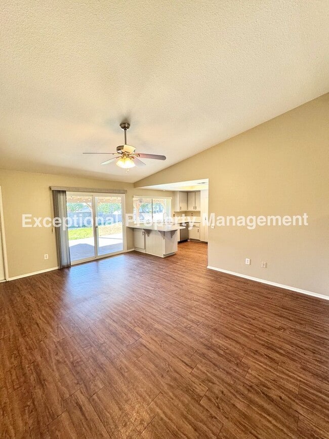 Foto del edificio - Ready to move in 4 bedroom 2 bath home!