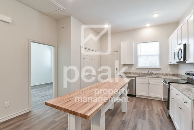 Building Photo - $1750! 3Bed/2Bath in Fort Worth! Get your ...