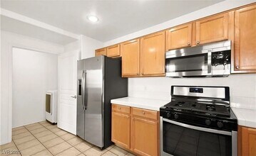 Building Photo - 913 Duckhorn Ct