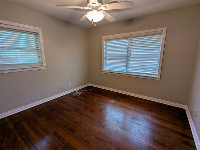 Foto del edificio - 1512 Sunset Ln