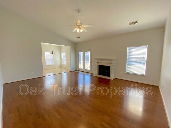 Foto del edificio - 116 Spindle Way