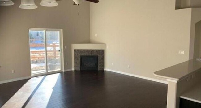 Foto del edificio - 5 Bedroom Three Bathroom Single Family Home in Monument