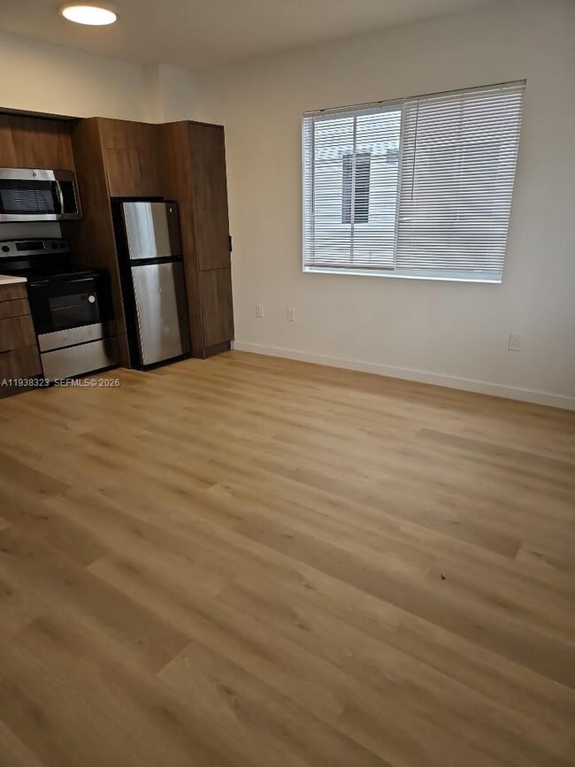 Building Photo - 557 Michigan Ave