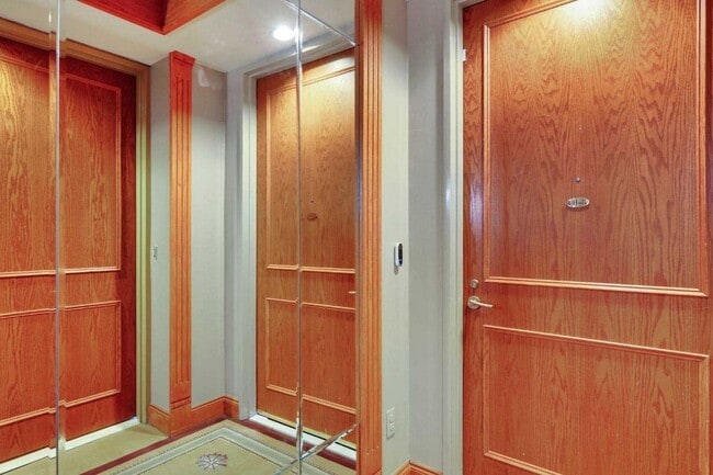 Building Photo - 100 Carlyle Dr