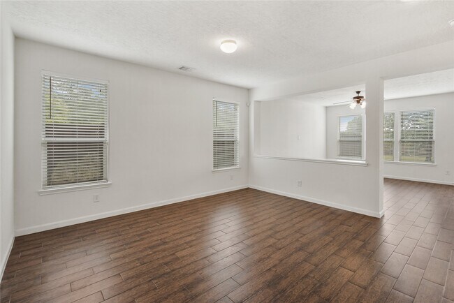 Foto del edificio - 22207 Woodseem Ct