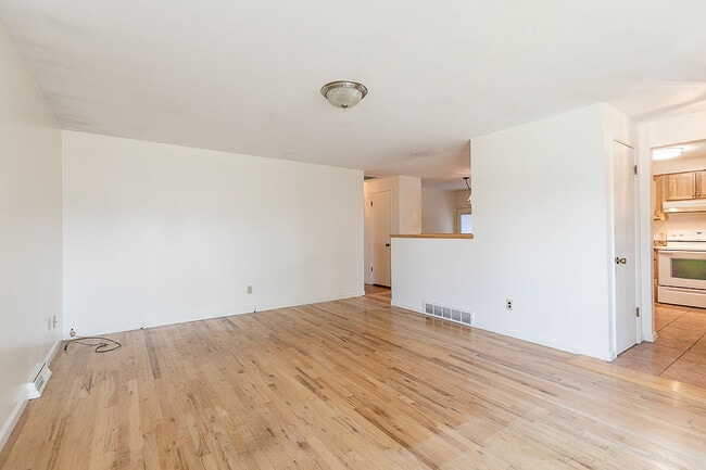 Photo - 7420 Webster St House