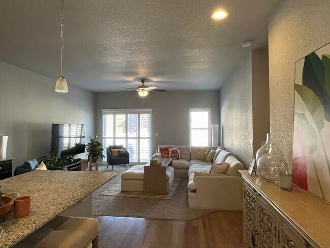 Foto del edificio - Beautiful 3 BD 2.5 BA Single Family Home, Built in 2019, Close to Downtown and Ft. Carson