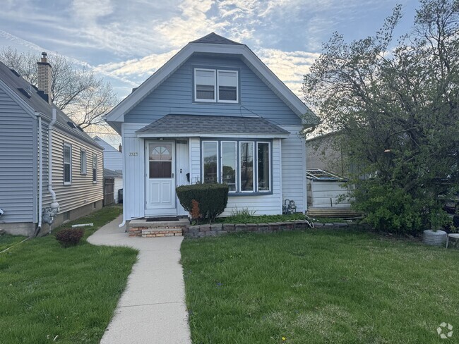 Building Photo - 3927 S Clement Ave