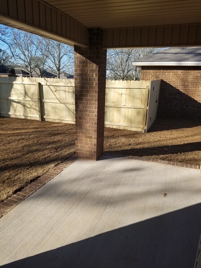 Building Photo - 3/2 in Abbey Ridge Subdivision!