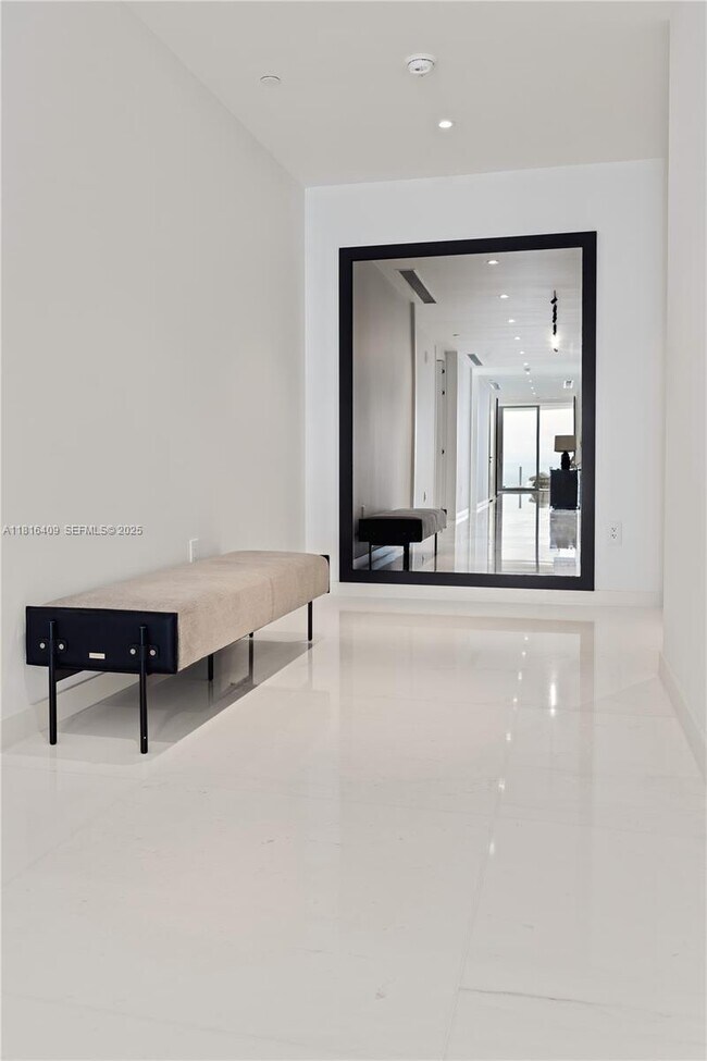 Building Photo - 300 Biscayne Blvd Way