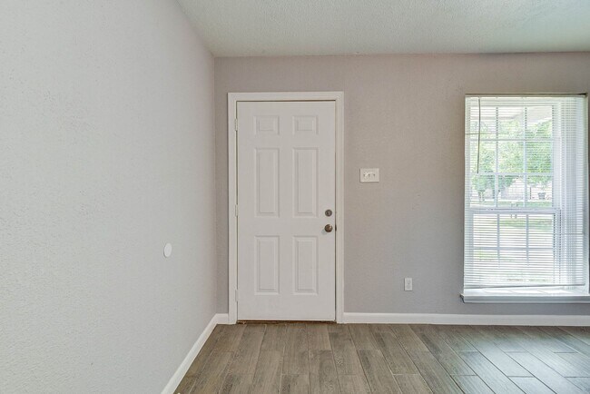 Building Photo - Beautiful 3bed/2bath Home!