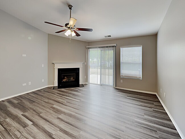 Foto del edificio - 6301 Ziegler Ln