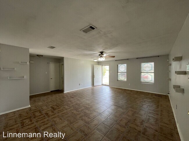 Foto del edificio - 4 br, 2 bath House - 4200 Waterproof Drive