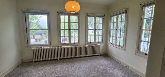 Foto del edificio - Duluth MN - 4 Bedroom - 2 Bath - 1 Car Gar...