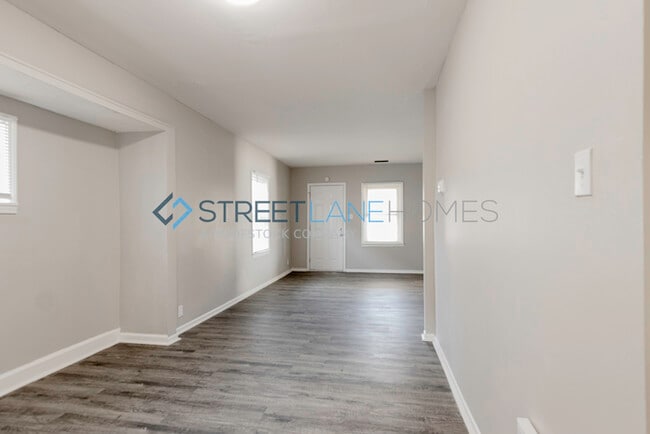 Building Photo - NOW OFFERING $250 OFF FIRST FULL MONTH IF ...