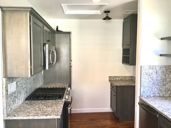 Building Photo - Modern, beautiful 3Bdrm, 2ba unfurnished i...
