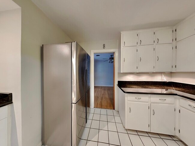 Foto del edificio - 729 Mayfair Cir