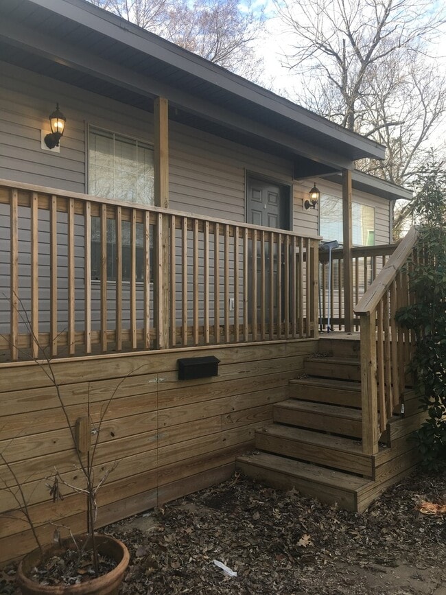 Photo - 719-721 N Storer Ave Apartment