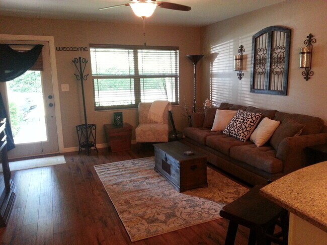 Laminate wood floors & high end finishings - 917 SE 3rd St
