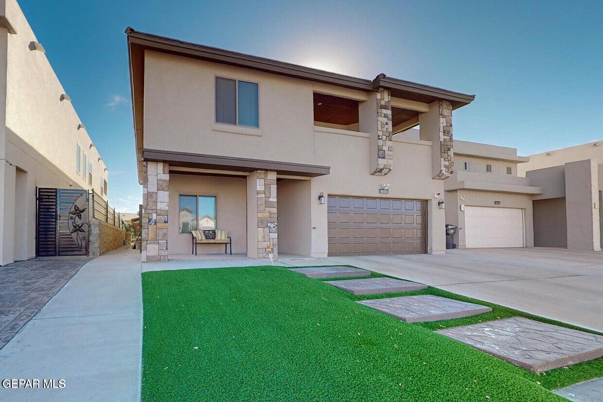 Foto principal - 12820 Linstead Ave