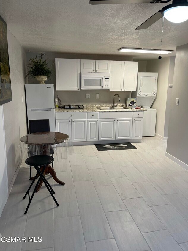 Foto principal - 2261 Athens Ave
