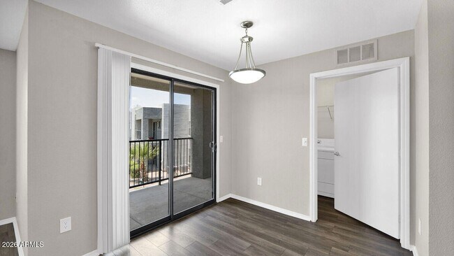 Building Photo - 5611 S 32nd St