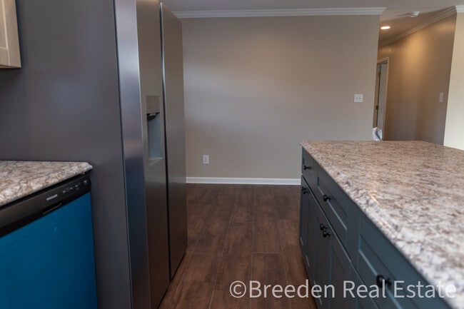 Building Photo - 212 NC-126