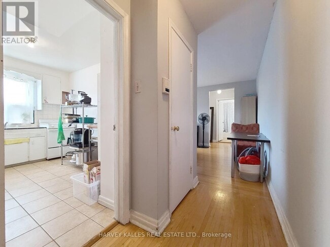 Building Photo - 2434 Keele St
