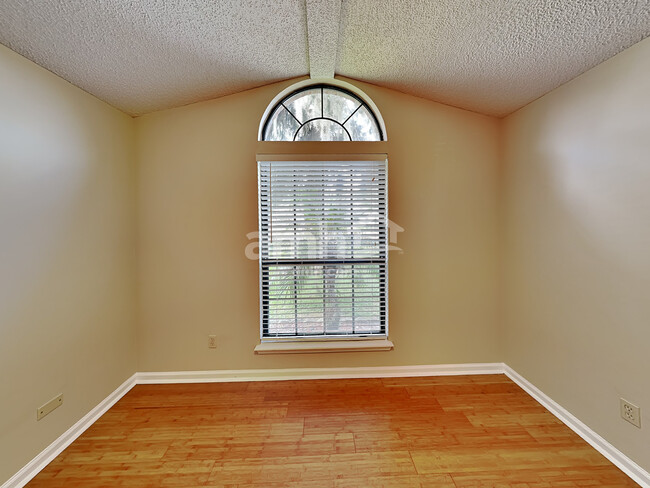 Building Photo - 2541 Carriage Lamp Dr