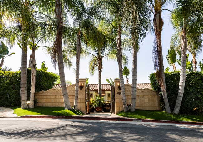 Building Photo - 10824 Chalon Rd