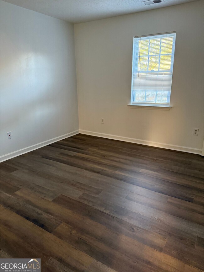 Foto del edificio - 132 Saine Dr SW