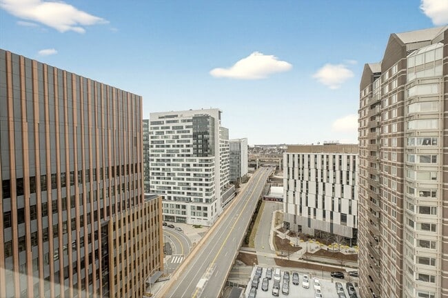 Building Photo - 8-12 Museum Way